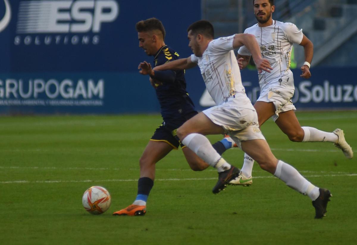 El UCAM Murcia recupera la sonrisa a costa del Algeciras (2-0) El UCAM Murcia recupera la sonrisa a costa del Algeciras (2-0)