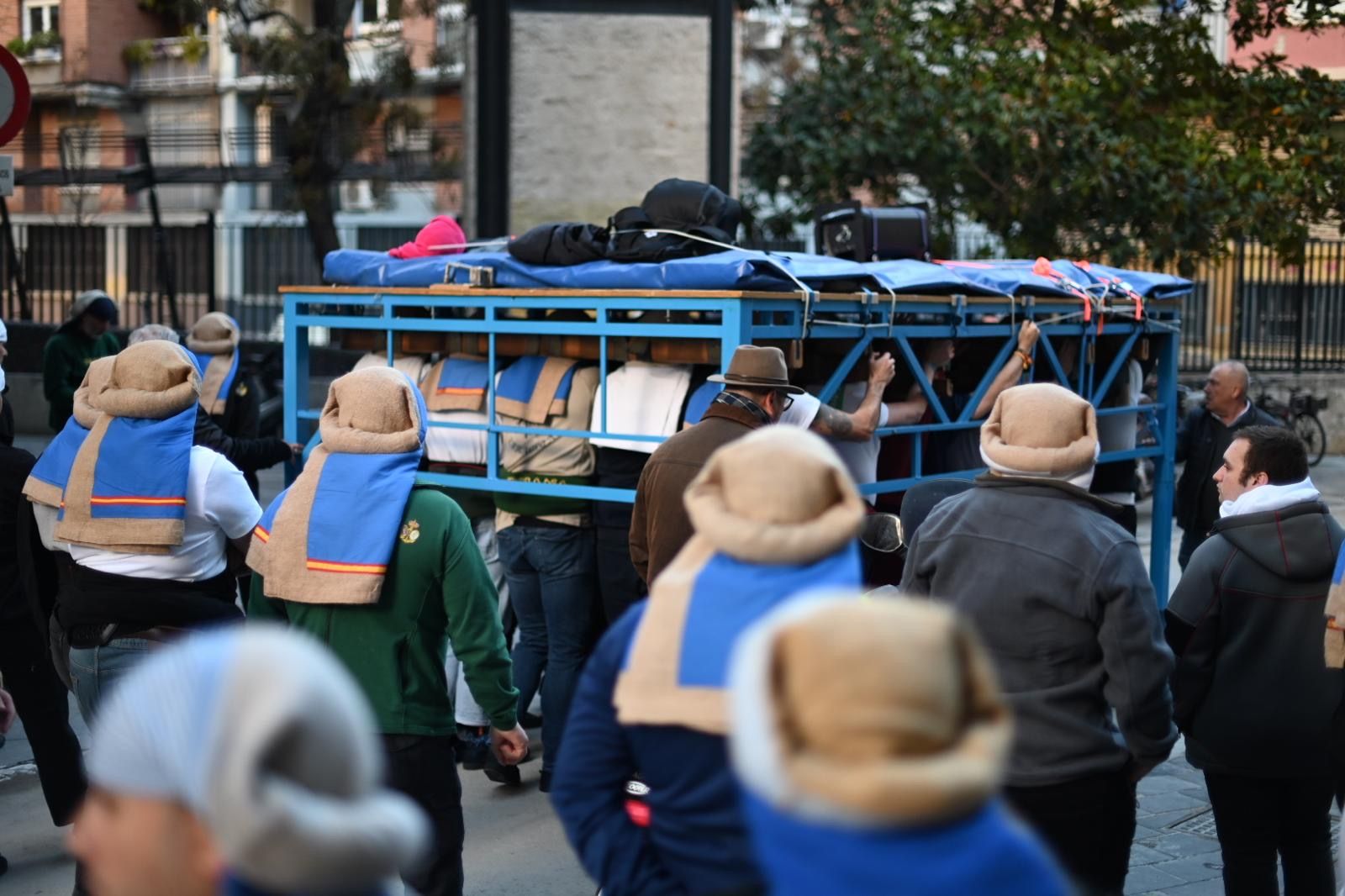 EN IMÁGENES | Ensayo solidario de una cofradía de costaleros en Zaragoza