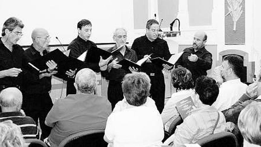 Recital ofrecido anoche por el Ochote «Villa de Gijón» (dos de sus miembros no pudieron actuar), dentro de «Arribada».