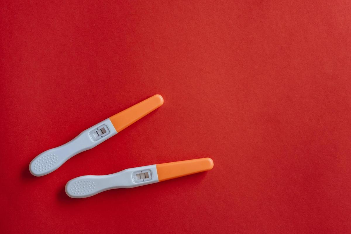 Dos rayas en el test de embarazo indican embarazo y una raya indica que no ha habido fecundación.