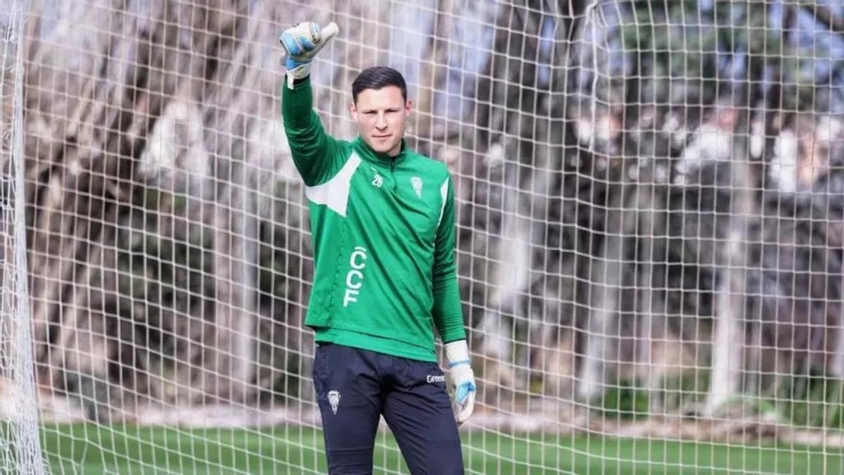 Ramón Vila, en un entrenamiento con el Córdoba CF.