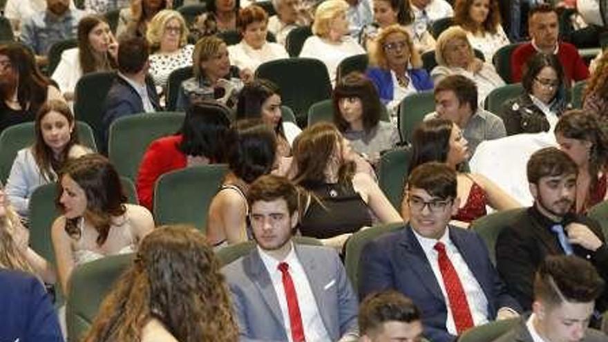 Emotiva graduación de bachilleres en el Instituto Emilio Alarcos