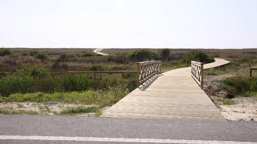 Senda peatonal en la playa de A Lanzada. // Muñiz