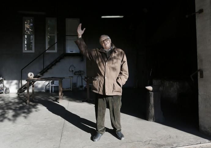 El escultor canario Martín Chirino en su casa en las afueras de Madrid..KIKE PARA.