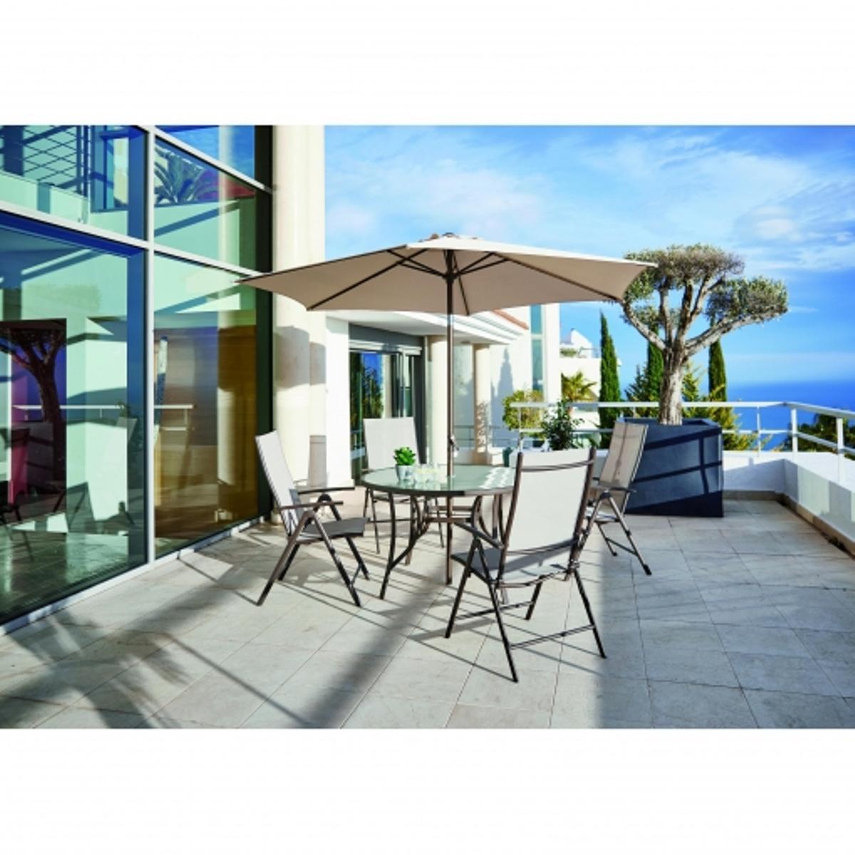 Muebles de jardín de Carrefour: conjunto de mesa alta, sillones y parasol en acero.