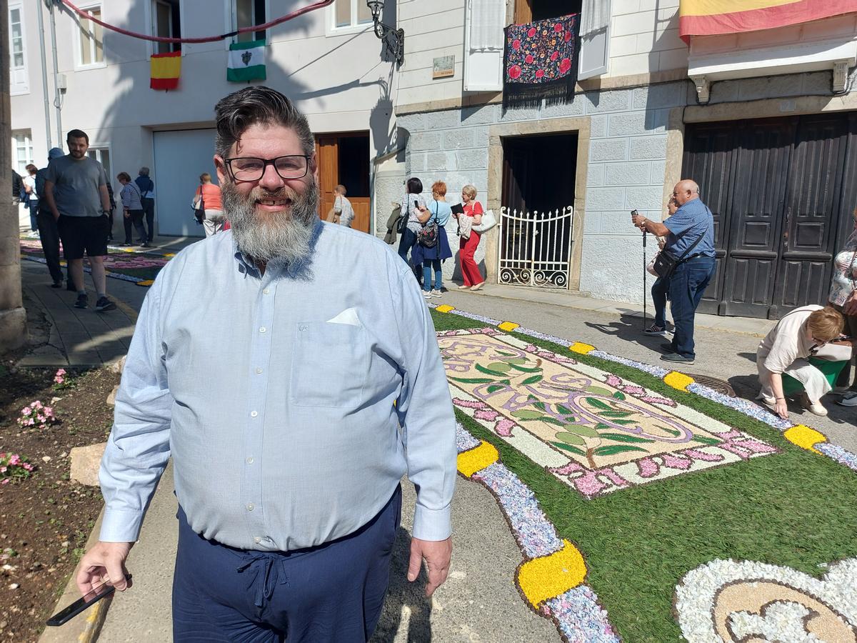 Roberto Frontera, alfombrista y diseñador de la calle Del Campo.