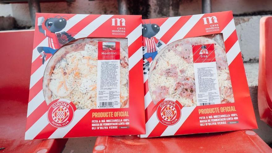 Dues pizzes oficials del Girona en una grada de l’estadi de Montilivi.  | DDG