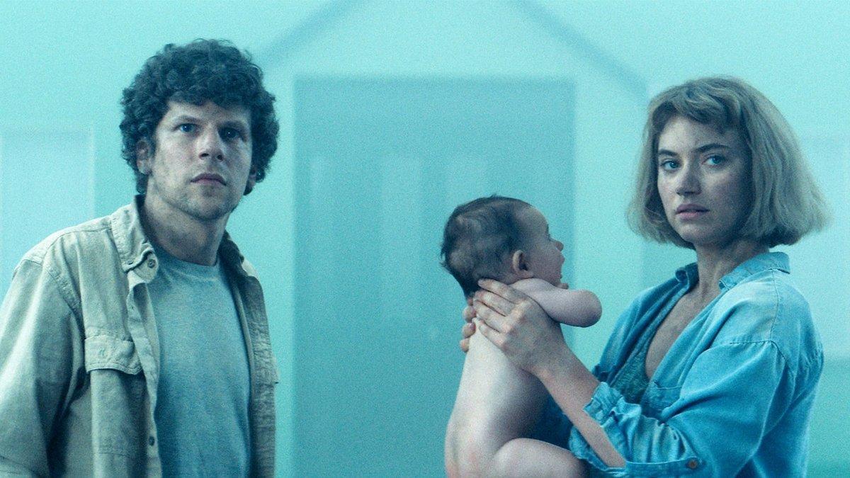 Jesse Eisenberg e Imogen Poots, en un fotograma de 'Vivarium'