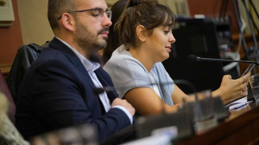 Rosario González, edil del Instituto Municipal de Atención Social, junto a su compañero Javier Rivero. | | CARSTEN W. LAURITSEN