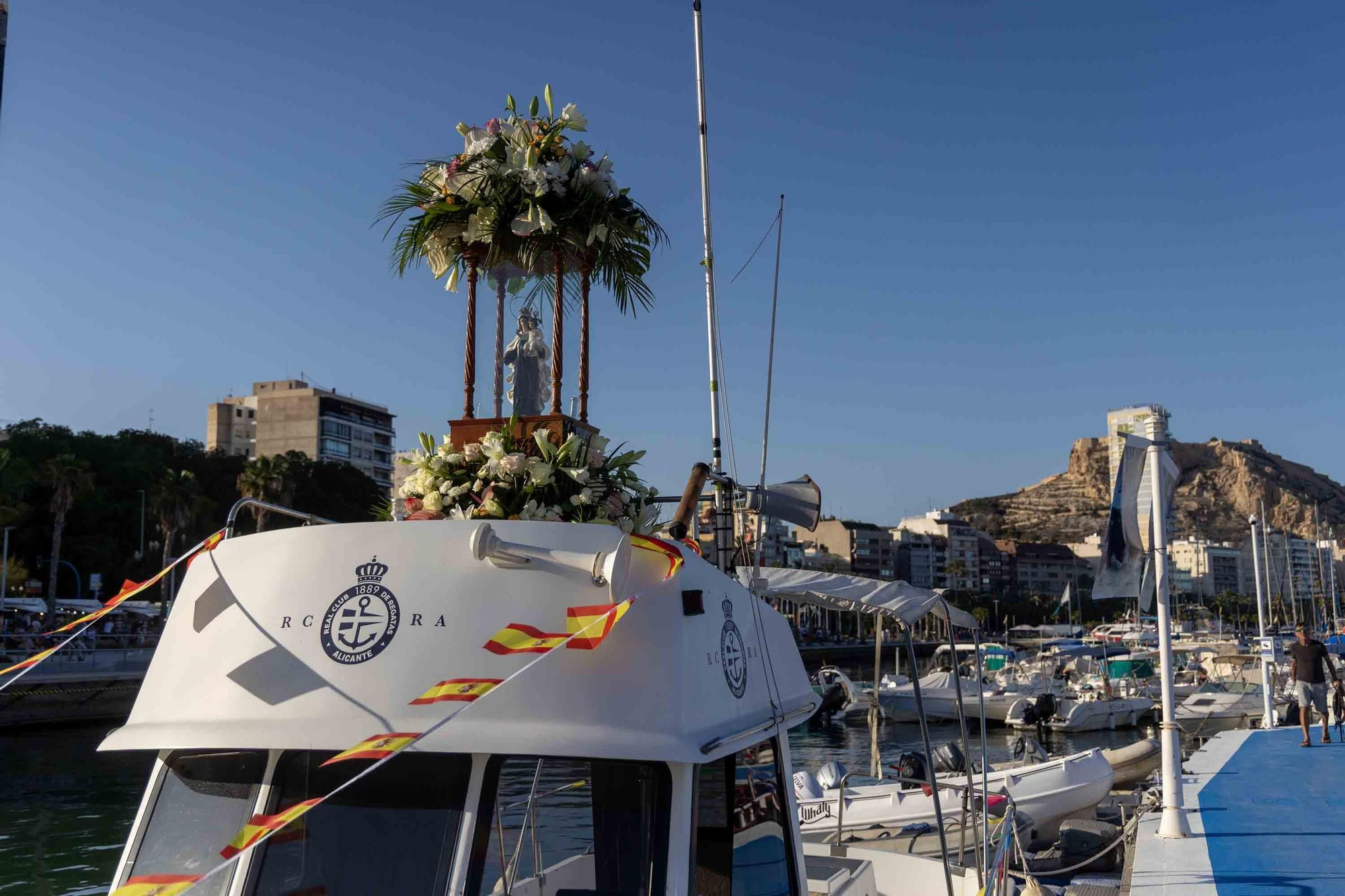 El Real Club de Regatas de Alicante rinde homenaje a la Virgen del Carmen, patrona de los marineros