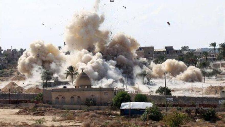 Egipto desaloja a civiles y destruye sus viviendas en la frontera con Gaza