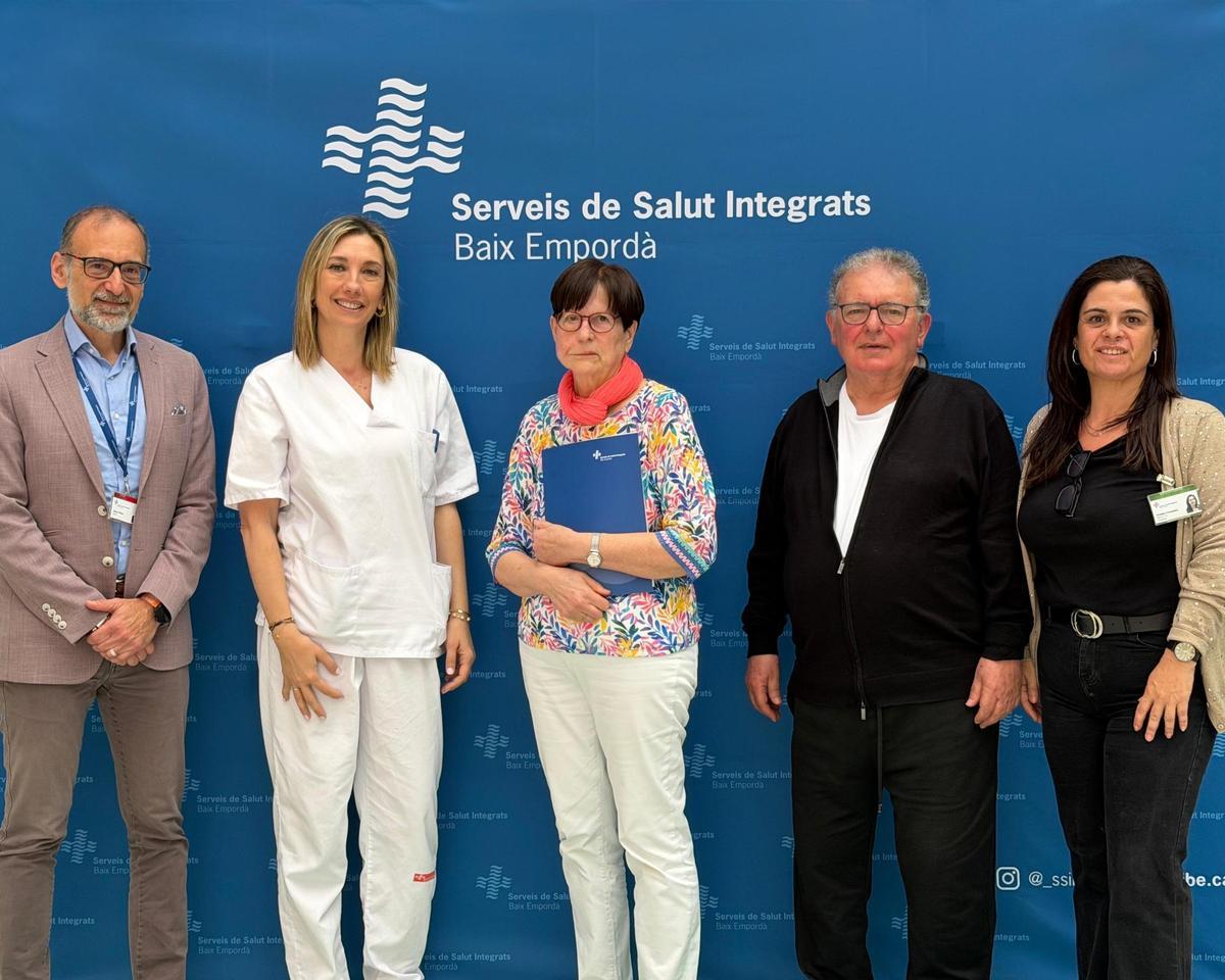 Signatura del conveni amb l'associació.