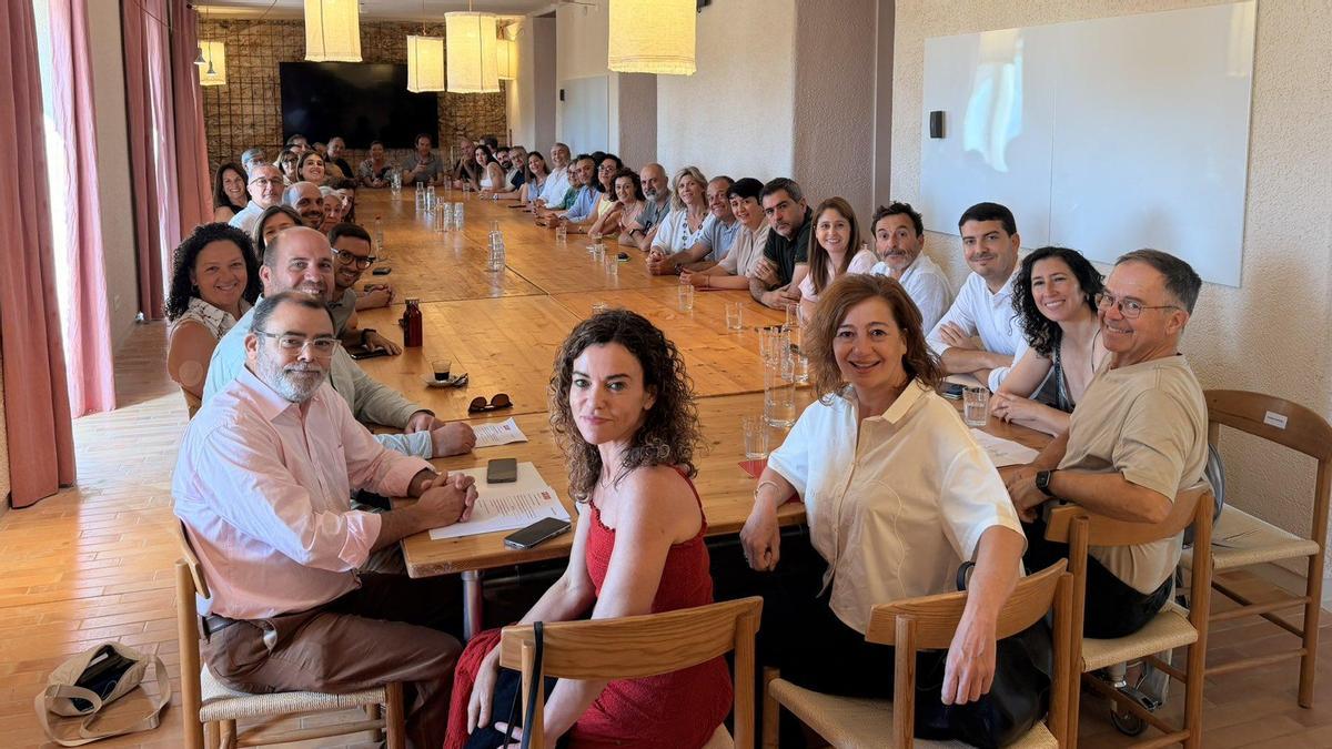 Rosario Sánchez y Francina Armengol, el pasado fin de semana en el Consell Polític del PSOE.