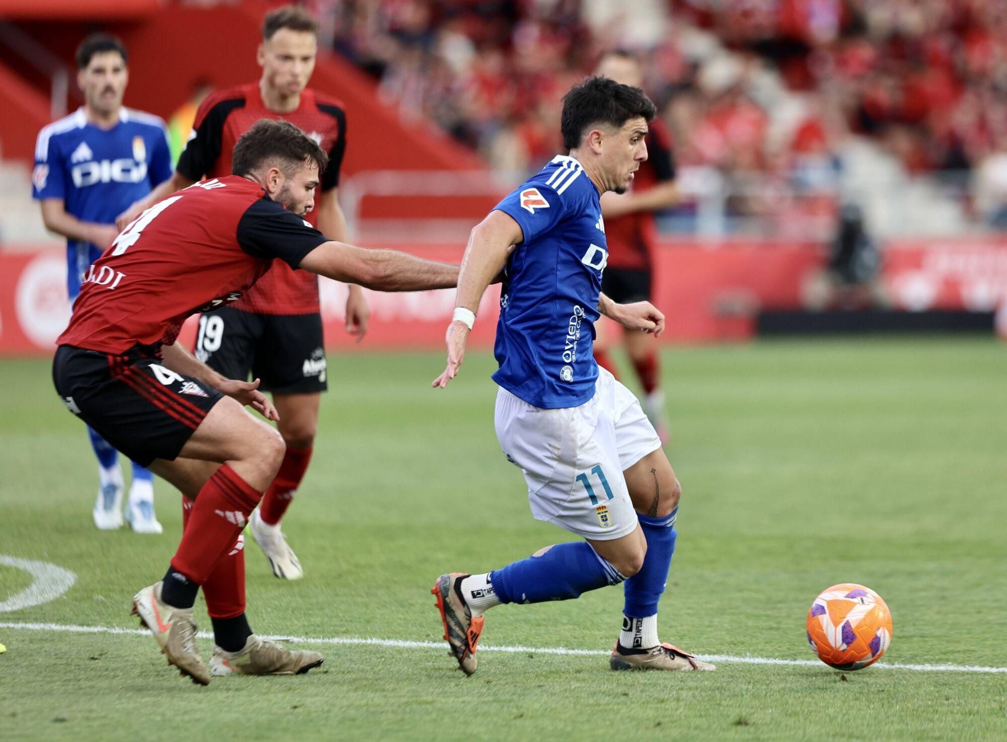 EN IMÁGENES: Ambientazo en la ida de la final por el ascenso a Primera entre Mirandés y Oviedo