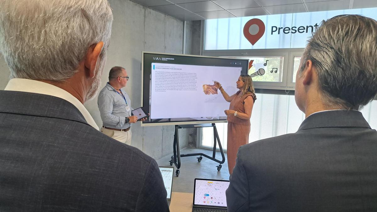FOTOS | Un 'aula del futuro' en Mallorca para enseñar a los docentes a usar la tecnología de forma responsable