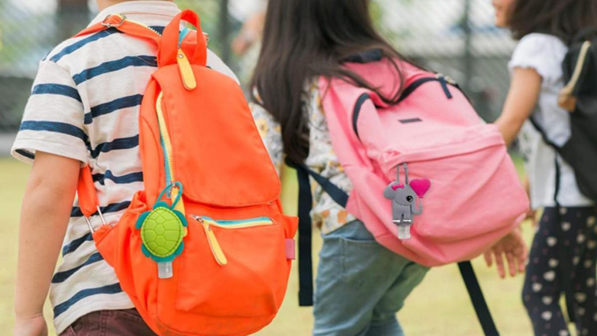 Escolares con mochilas en la vuelta al cole del presente curso académico.