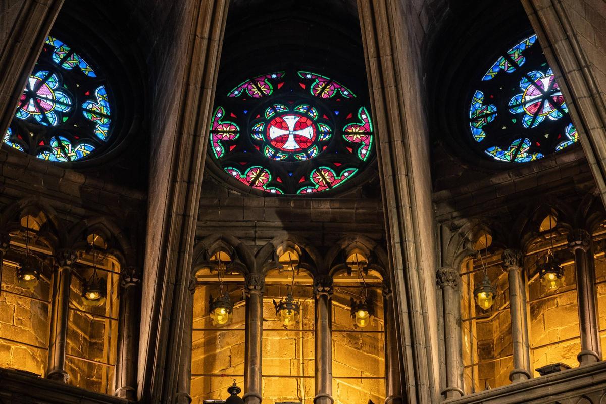 Inauguran los vitrales del ábside restaurados de la catedral de Barcelona