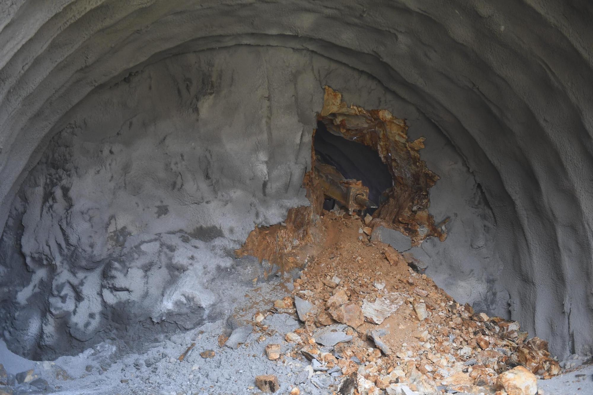 Completada la excavación del primer túnel en la obra del tren a Langosteira