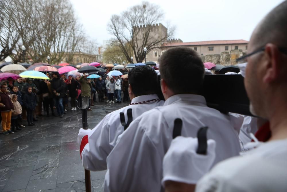 Las procesiones de Viernes Santo de Gijón se quedan sin salir.