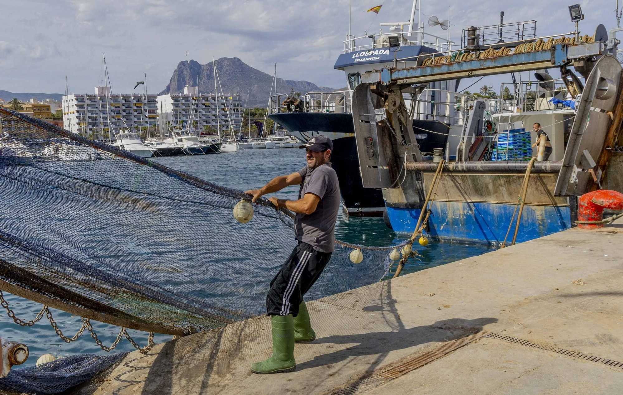La flota de arrastre de Alicante estrena las nuevas redes impuestas por la UE