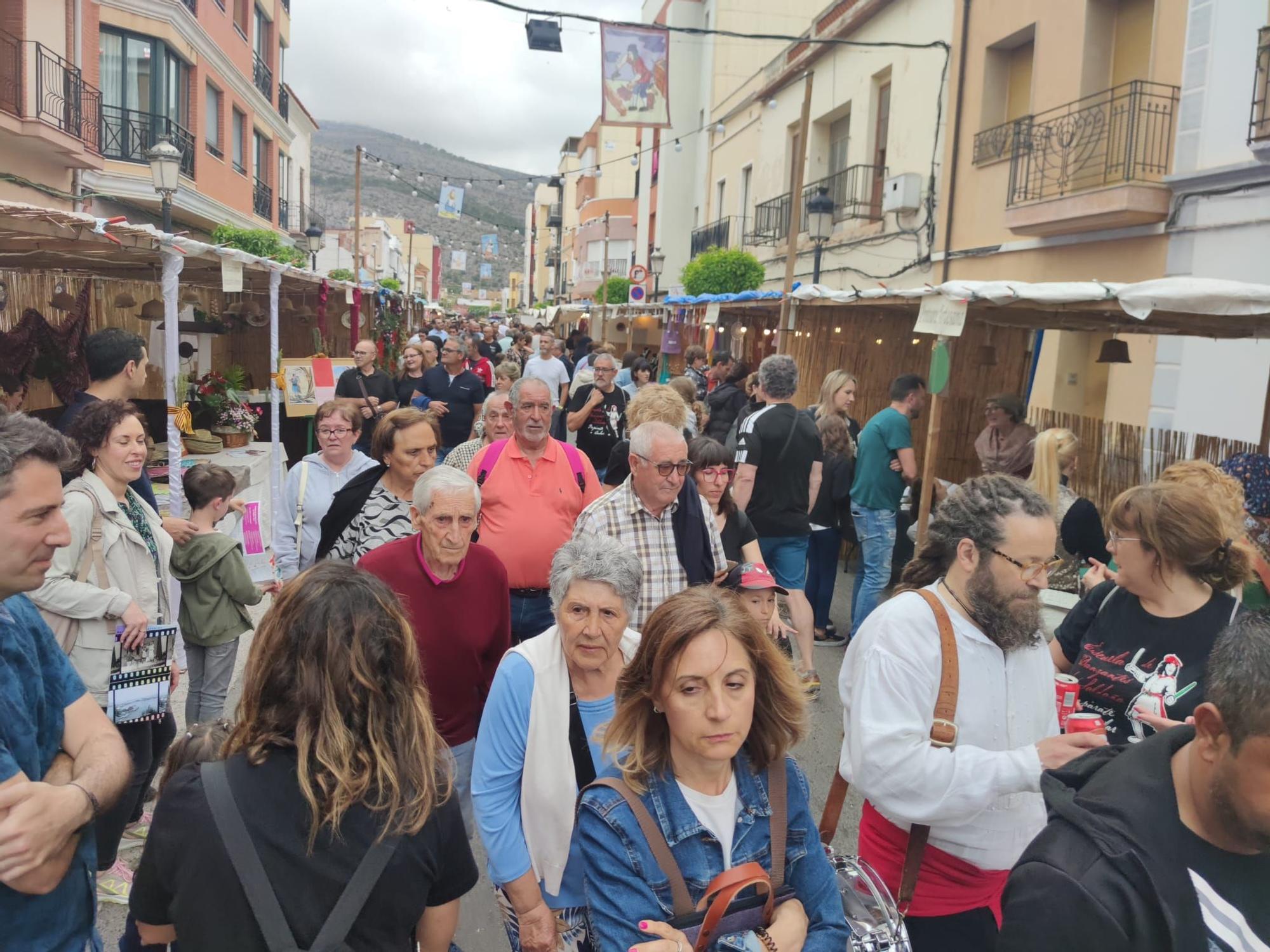 ¡Búscate en la macrogalería! Castellón vive un puente de fiestas en los municipios