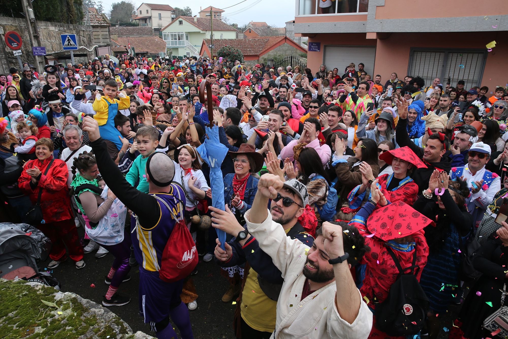 Búscate en las fotos del fin de fiesta del Entroido de O Hío