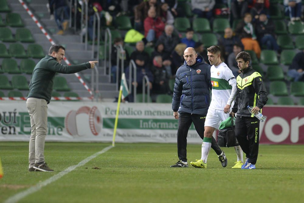 El Elche gana al Olot pidiendo la hora (2-1)