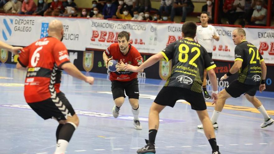 Petter, durante un partido de esta temporada. // ALBA VILLAR