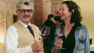 Marc y Emma Bournazeau, propietarios de la bodega Terra Remota, durante una presentación de sus vinos en Barcelona el pasado 13 de abril.