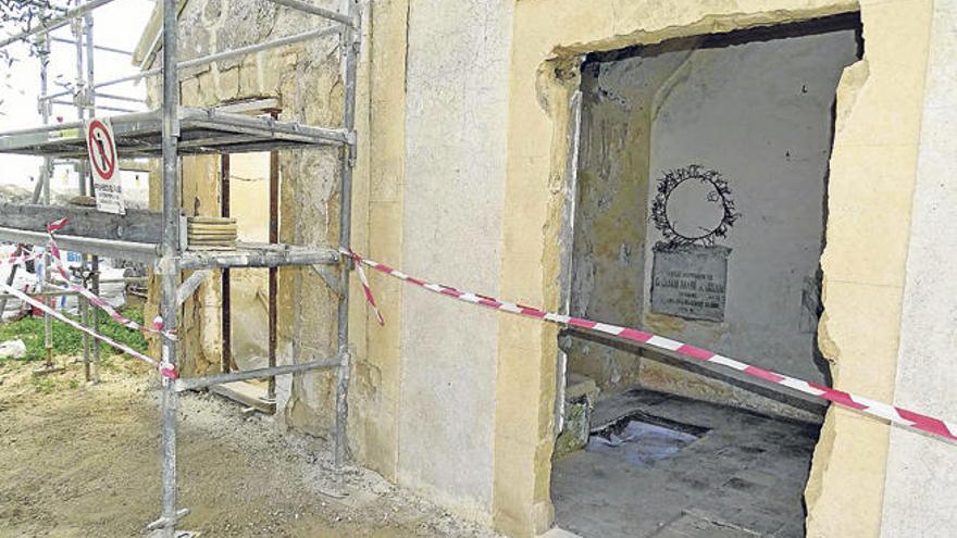 Obras de restauración del BIC del cementerio viejo de Sant Francesc Xavier.