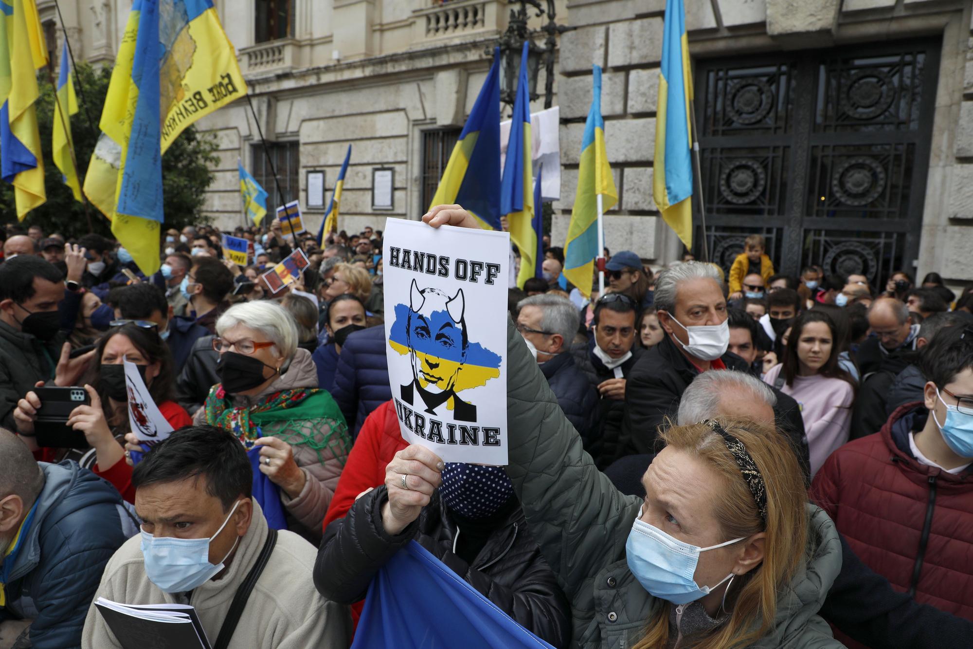 La mascletà con los colores de Ucrania, en imágenes