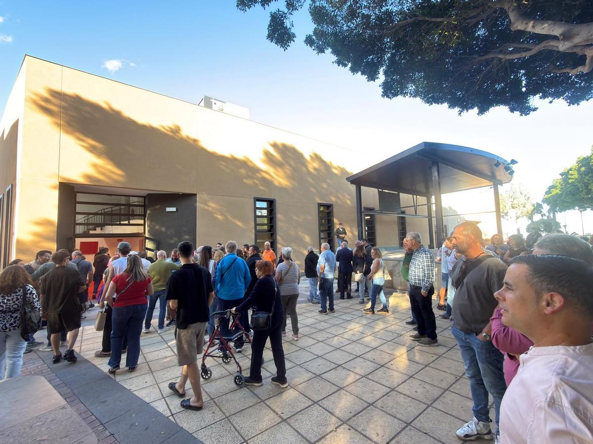 Colectivos y autoridades asistieron a la apertura del nuevo centro social de Casa Pastores.