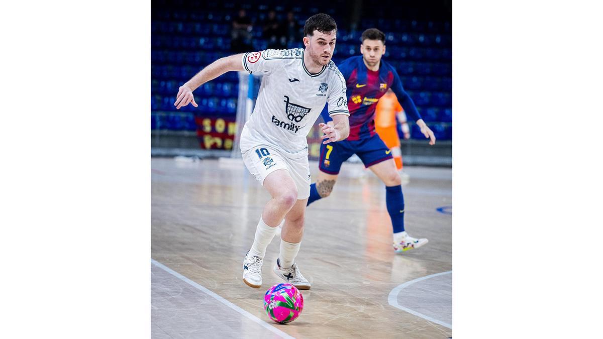 Cristian Povea forzó un paradón de Dídac.