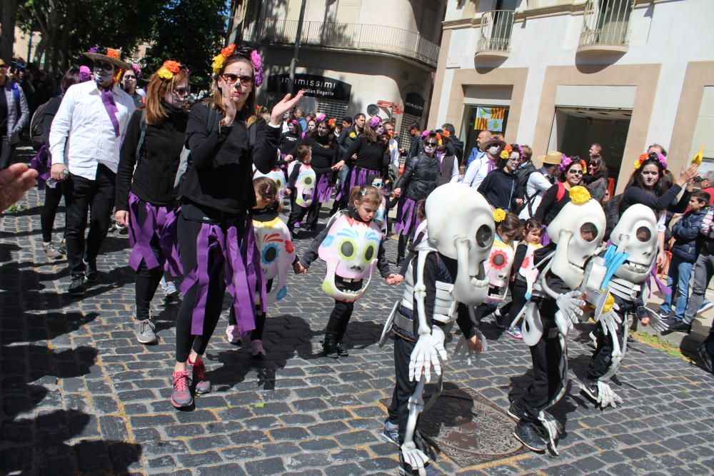 La rua escolar de la Santa Creu torna a enlluernar