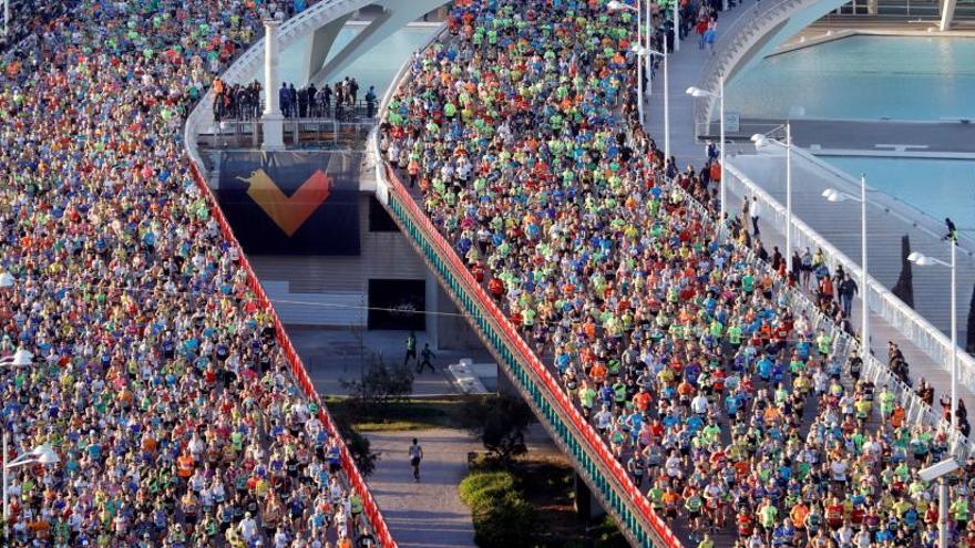 Más de 19.000 corredores han participado en la XXVII edición de la Maratón de Valencia este domingo.