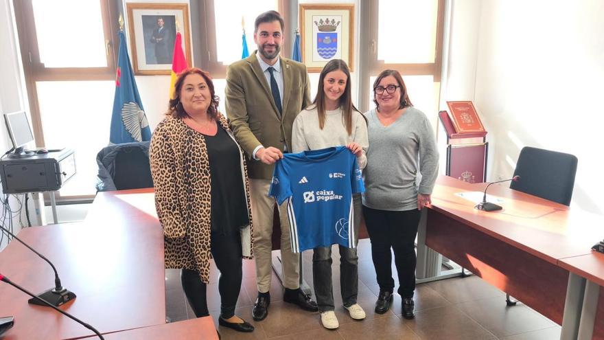 Una imatge del homentatge a la  jugadora de pilota Patri