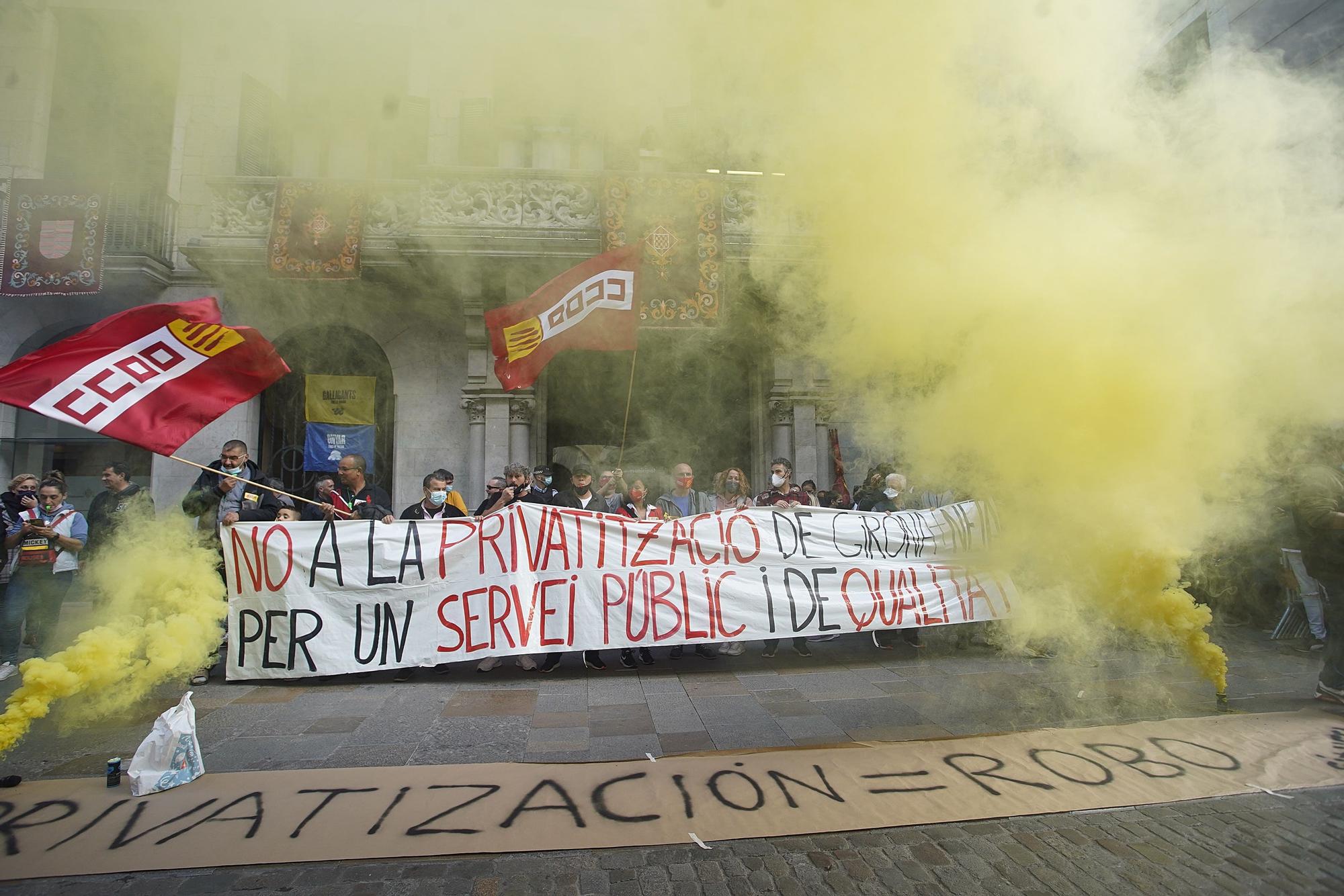 Protesta dels treballadors de Girona + Neta en contra de la privatització del servei públic de neteja