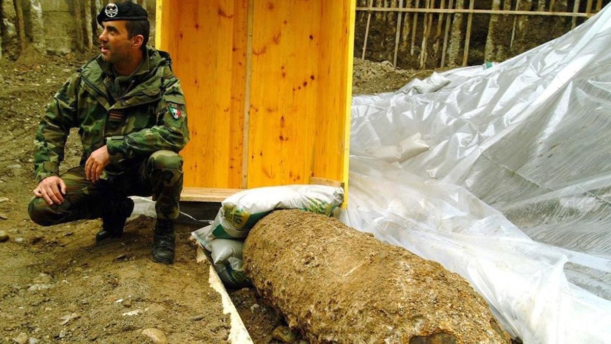 Una bomba de la Segunda Guerra Mundial encontrada en Italia en el 2003.