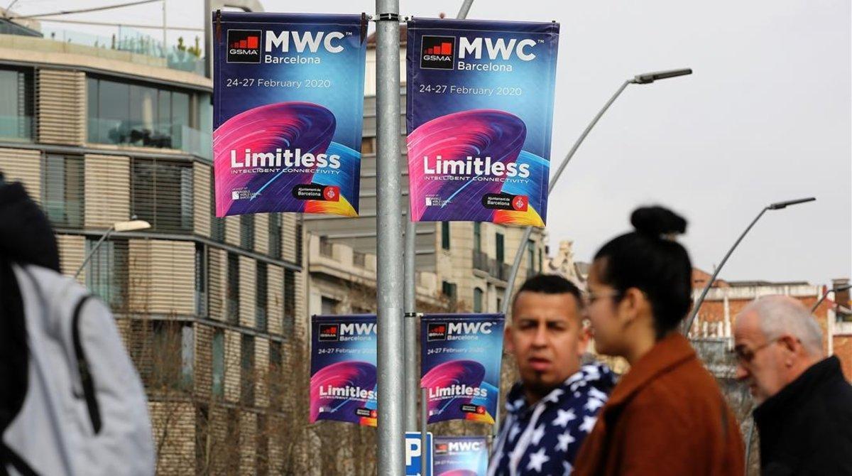 Banderolas  anunciando el Mobile World Congress en Barcelona.