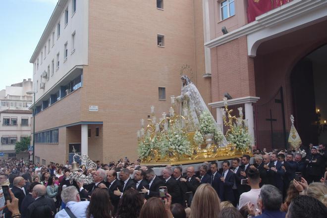 La procesión de la Virgen del Rocío por la Victoria y Lagunillas, en imágenes