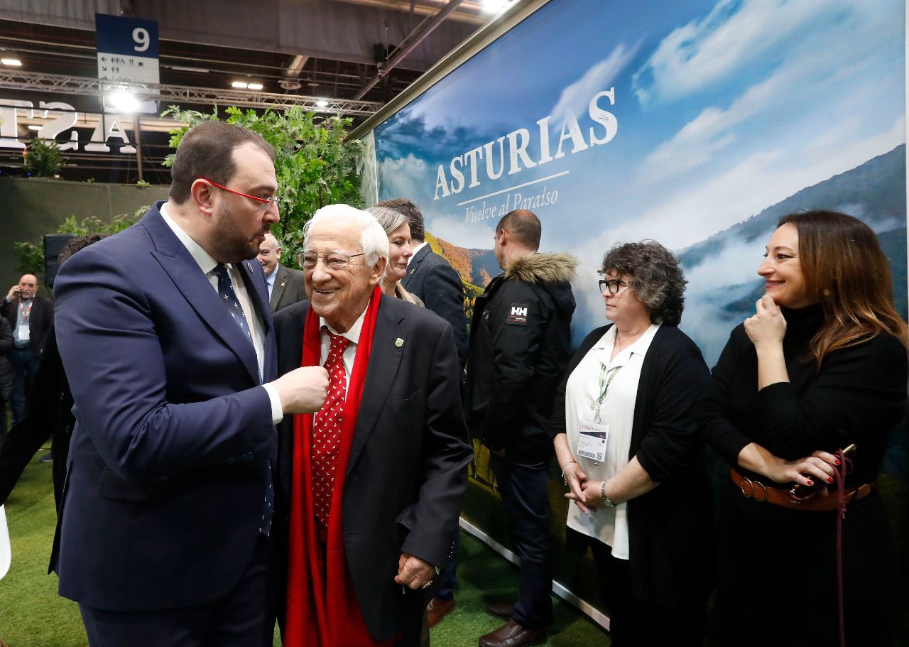 EN IMÁGENES: Así fue la visita de Adrián Barbón al estand de Asturias en Fitur