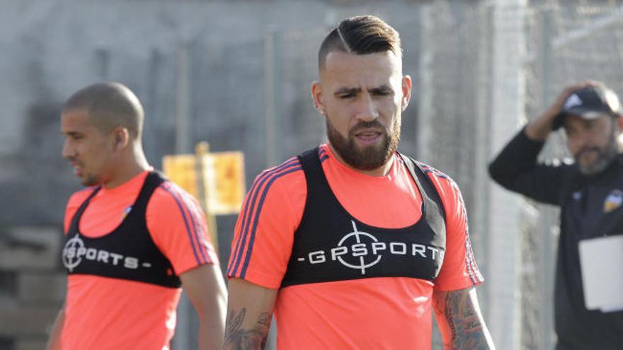 Otamendi se pregunta que fue de las ofertas