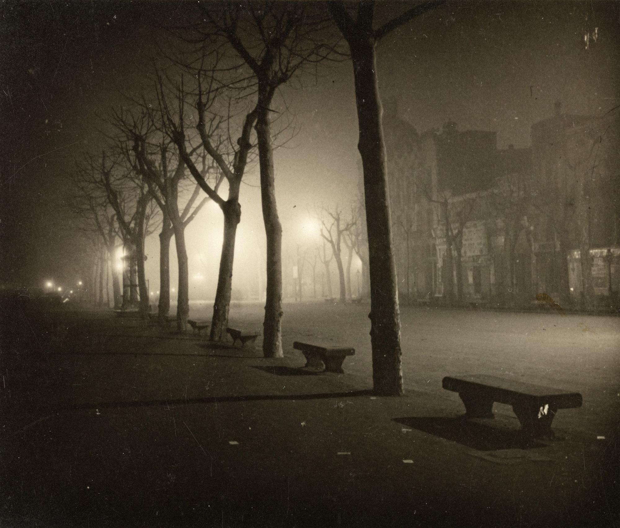 El Passeig de Gràcia en una imatge nocturna de Barcelona, del 1917