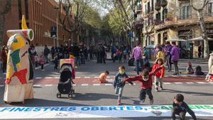 Protesta por la contaminación en el entorno escolar en un colegio público de Barcelona, en marzo del 2021.