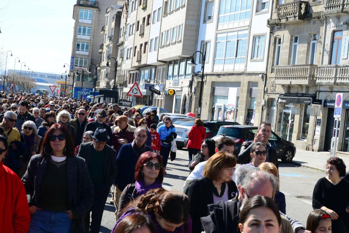 Centenares de personas se manifiestan por el Día de la Mujer Trabajadora en Cangas