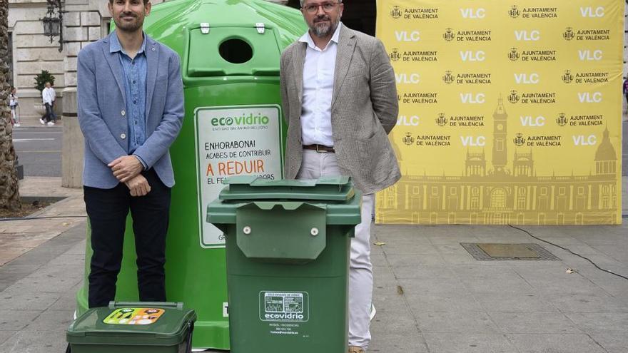 Presentación de la campaña de reciclaje en la Plaza del Ayuntamiento.