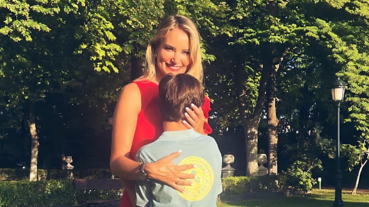 Alba Carrillo junto a su hijo Lucas
