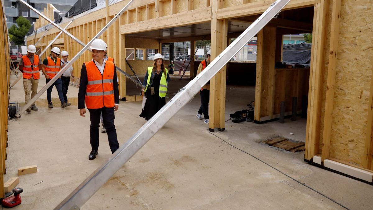 Un quinto del edificio está construido con madera, lo que mejora su sostenibilidad y acelera los plazos de la obra.