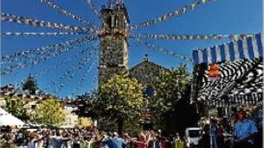 Una ballada de sardanes a la  Diada de Cerdanya del 2012 a Osseja