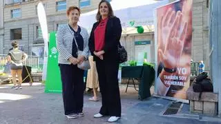 Oviedo lleva a la calle la prevención del suicidio con un stand en La Escandalera: «Una pequeña decisión puede salvar una vida»